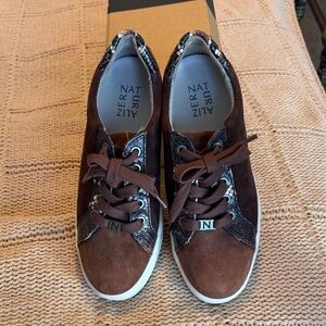 Stylish Naturalizer Suede & Snakeskin Sneakers Womens Size 7.5. Great condition